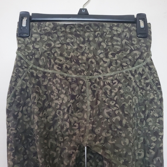 Lululemon Base Pase Highrise Running Tight Size 6 Intertwined Camo Medium Olive - Picture 12 of 16